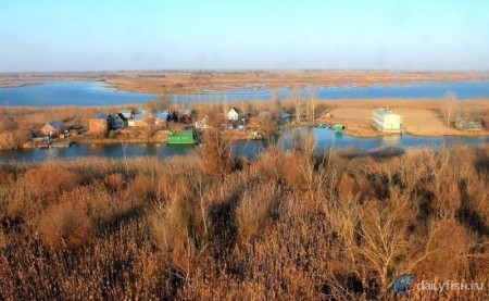 Рыболовно-охотничья база "Орлан" (дебаркадер)