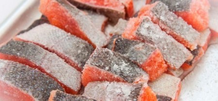 Как вкусно и быстро засолить форель: лучшие рецепты домашнего посола с фото