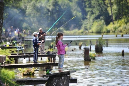 Где в России отдохнуть всей семьёй и поймать рекордный улов — лучшие водоёмы страны