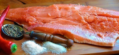 Как вкусно засолить кету дома: лучшие рецепты для праздничного стола и быстрые лайфхаки