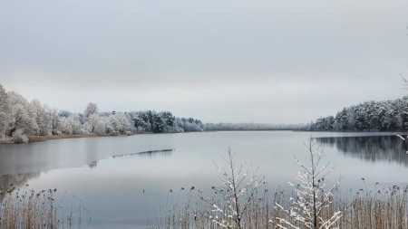 Как мы закрыли зимний сезон с лодки: ловля на мормышку и секреты последнего льда